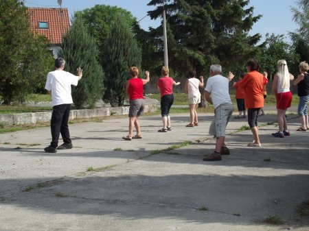 tai chi - gyakorl�s a szabadban L�zb�rc 2013