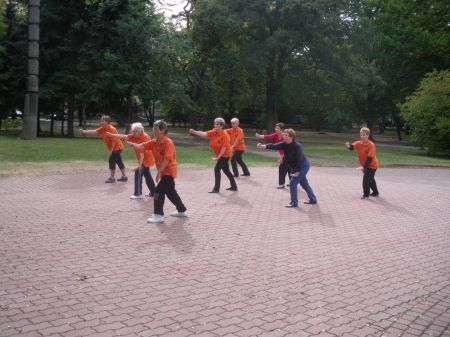 tai chi - gyakorl�s a szabadban 2012