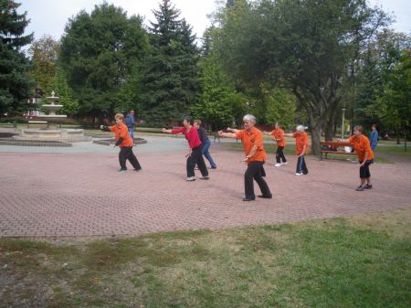 tai chi - gyakorl�s a szabadban 2012
