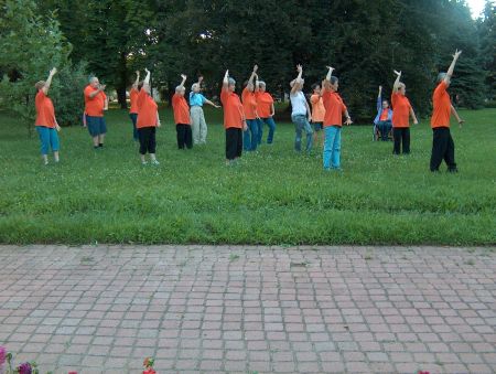 tai chi - gyakorl�s a szabadban