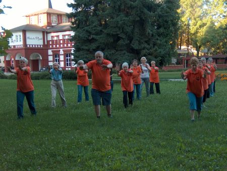 tai chi - gyakorl�s a szabadban