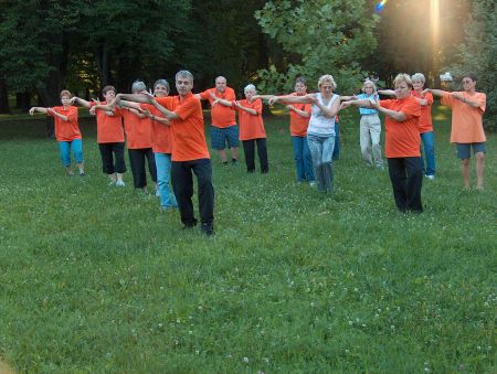tai chi - gyakorl�s a szabadban